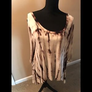 UJ tie-dyed top for the mature figure